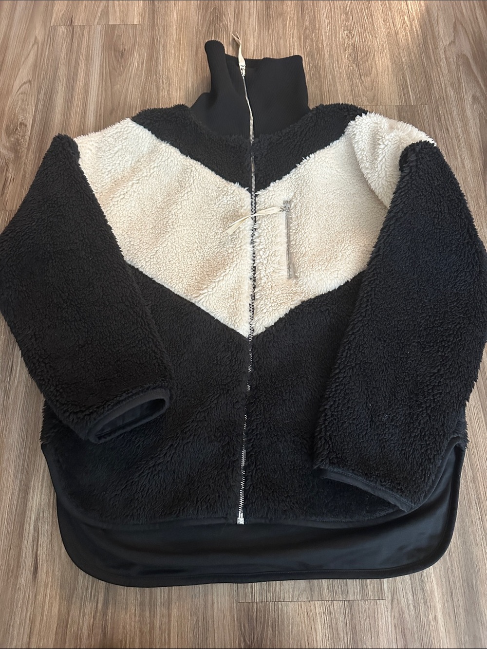 Varley Corson Sherpa Jacket - Black & Cream Chevron - Picture 13 of 13